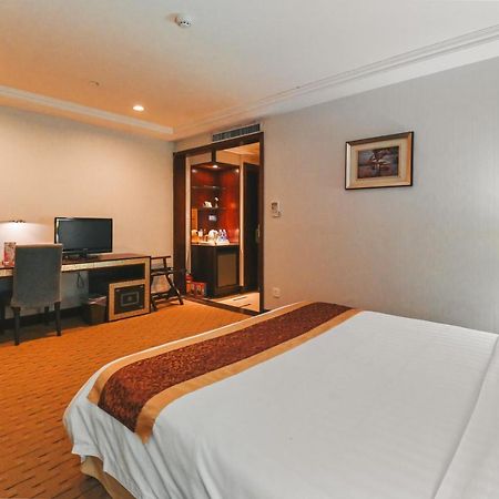 Royal Plaza Hotel Guangzhou Exterior photo