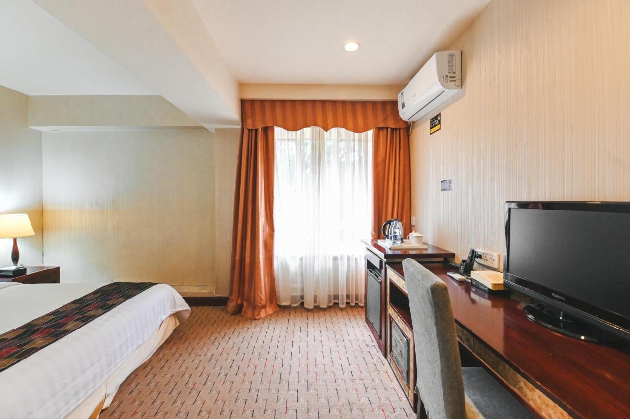 Royal Plaza Hotel Guangzhou Exterior photo