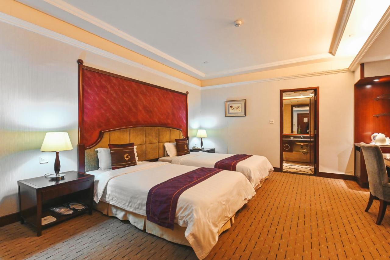 Royal Plaza Hotel Guangzhou Exterior photo