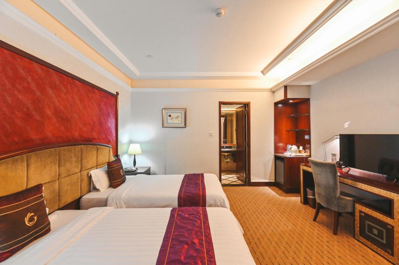 Royal Plaza Hotel Guangzhou Exterior photo