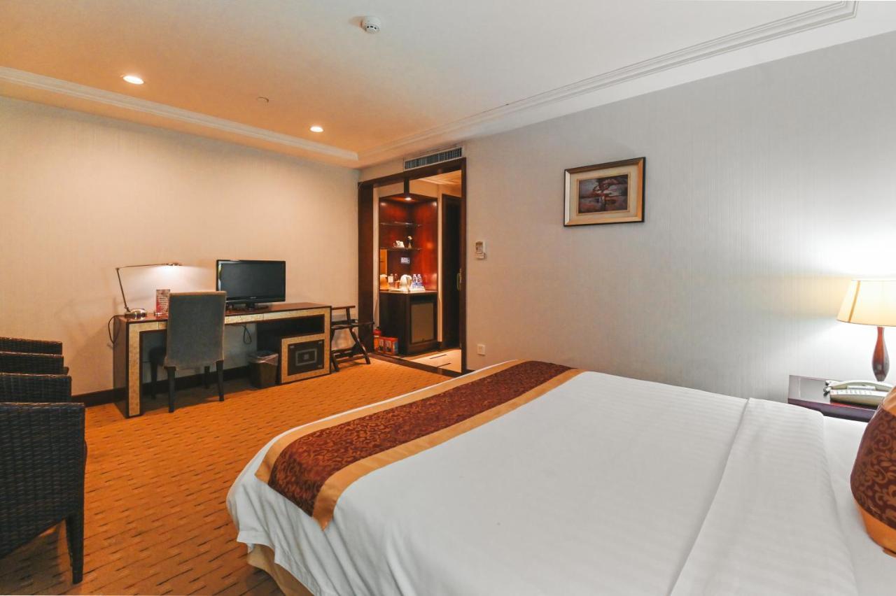Royal Plaza Hotel Guangzhou Exterior photo